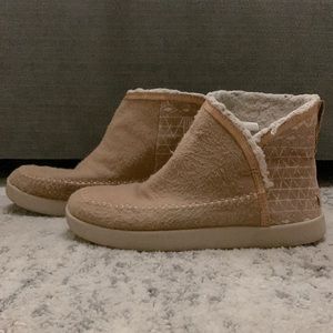 Sanuk Womens Size 7 Ankle Bootie, Featuring Tribal Pattern